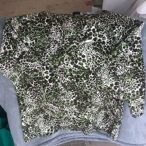New animal type print 3/4 sleeve top